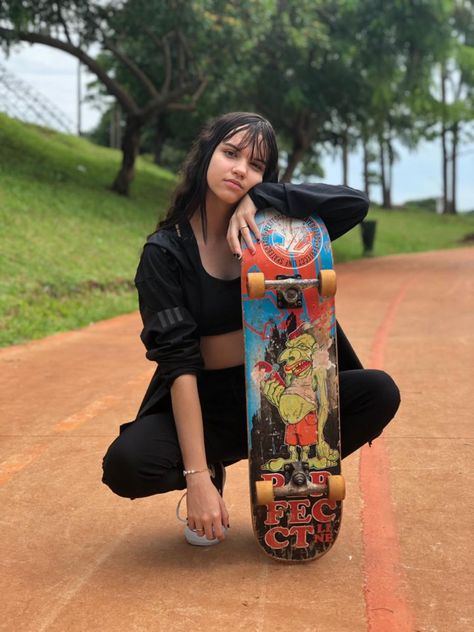 Pictures With Skateboards, Posing With Skateboard, Skateboard Reference Pose, Skater Girl Photoshoots, Skate Outfits Women, Photo With Skateboard, Holding Skateboard Pose, Skateboard Senior Pictures, Skater Pose Reference