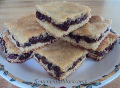 Raisin Squares Recipe, Raisin Filled Cookie Recipe, Raisin Filled Cookies, Raisin Recipes, Cooking Cookies, Cookie Brownie Bars, Filled Cookies, Baking Blog, Raisin Cookies