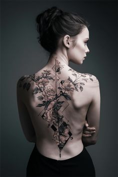 Edgy Back Tattoo Women, Woman Full Back Tattoo, Full Spine Tattoo, Full Side Tattoos Women, Upper Stomach Tattoos Women, Lower Back Tattoos For Women Unique, Full Body Tattoo Women, Whole Back Tattoo, Whole Back Tattoo Women