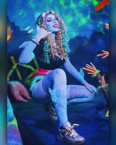 Finest Fish In The Lagoon! 🌊🐠🐚 In honor of the recent announcement that a high budget @monsterhigh film is currently in development at @universalpictures, here's @halcybella as Lagoona Blue. #LagoonaBlue #Lagoona #CreatureFromTheBlackLagoon #SeaMonster #Fish #MonsterHigh #MH #FreakyJustGotFabulous #MattelToys #Mattel #MonsterHighCosplay #DollCosplay #CosplayersOfInstsgram #CosplayersOfIG #Cosplayer #Cosplay #Dolls #Toys #Barbie #UniversalStudios #Universal #Bodypaint Lagoona Cosplay, Lagoona Blue Cosplay, Lagoona Blue Costume, Monster High Halloween, Monster High Cosplay, Monster High Costume, Blue Costumes, Creepy Halloween Makeup, Lagoona Blue