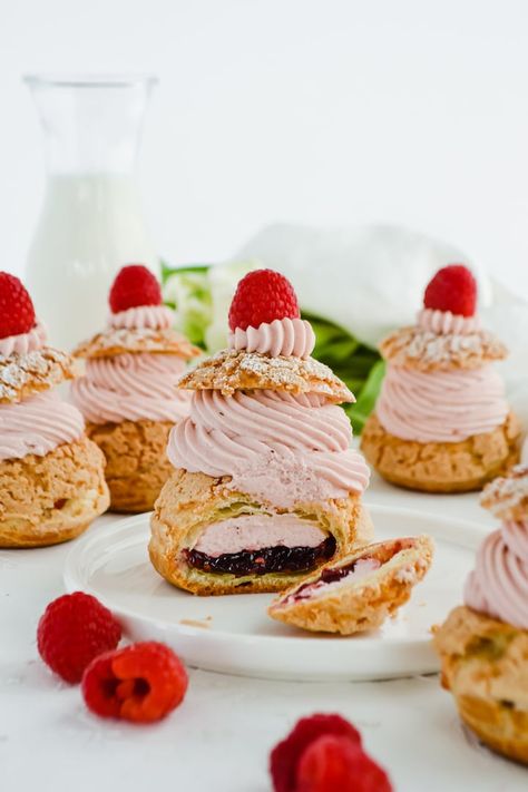 Raspberry Pastry, Raspberry Cream Puff, Jam Raspberry, Profiteroles Recipe, Easy Pastry Recipes, Pastry Cream Recipe, Pastries Recipes Dessert, Spring Dessert, Cream Puff Recipe