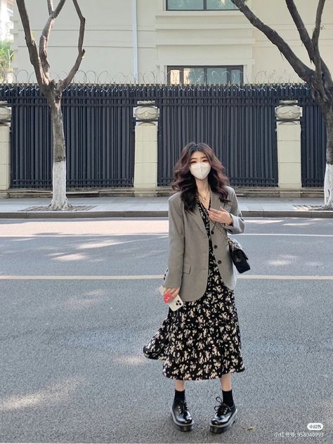 Uniqlo Women Outfit Winter, Japanese Long Skirt Outfit, Skirt For Short Women, Korean Winter Style, Taiwan Street Fashion, Street Fashion Korea, Fall Maxi Skirt Outfits, Fall Maxi Skirt, Uniqlo Women Outfit