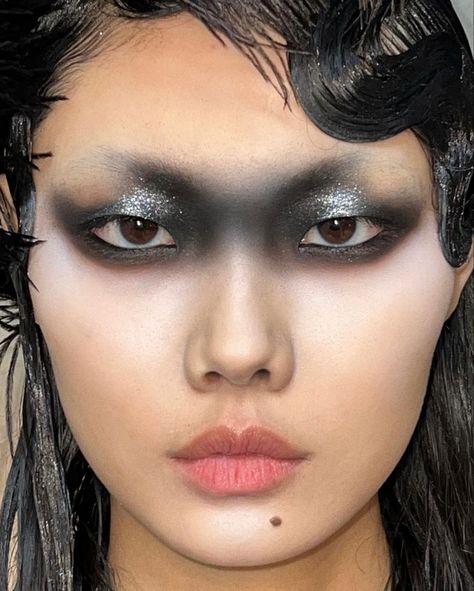 Avant Garde Makeup Dark, Goth Editorial Makeup, Dark Editorial Makeup, Black Editorial Makeup, Black Tears Makeup, Dystopian Makeup, Avangard Makeup, Goth Editorial, Black And White Eyeshadow