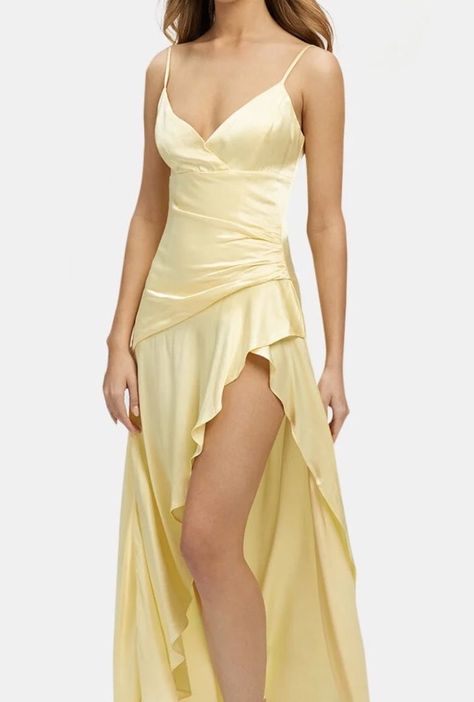 Simple Prom Dresses Long, Simple Prom Dresses, Winter Formal Dress, Yellow Formal Dress, Mini Dress Outfit, Cute Formal Dresses, Prom Dresses Yellow, Fashion School, Cottagecore Fashion