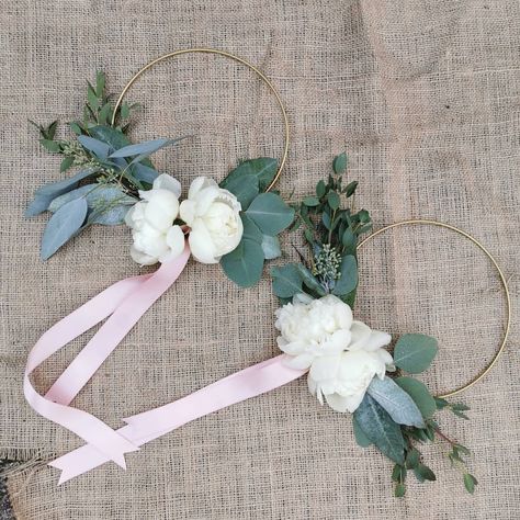 Metal Ring Bridesmaid Bouquet, Hoop Bouquets Bridesmaids, Flower Hoop Wedding Bridesmaid Bouquets, Flower Girl Hoop Bouquet, Flower Hoops For Bridesmaids, Floral Hoops Bridesmaids, Filipiniana Wedding, Wedding Photo Collage, Flower Garland Wedding