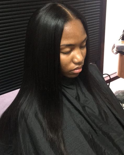 Sew In With Middle Part, Sew In Straight Hair, Sew In Bob Hairstyles, Curly Hair Sew In, Sew In Weave Hairstyles, Middle Part Sew In, Short Weave Hairstyles, Middle Part Hairstyles, Straight Weave Hairstyles