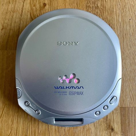 Sony CD Walkman D-E220 Silver Portable CD Player Tested  | eBay Walkman Cd Player, Cute Cd Player, Portable Cd Player Aesthetic, Cool Cd Player, Walkman 80s, Y2k Tech, Cd Walkman, Cd Player Portable, Personal Cd Player