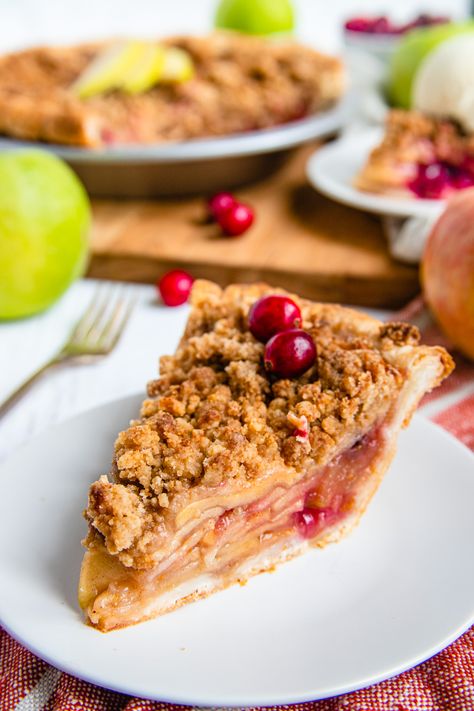 Apple Cranberry Crumble Pie - Bakes by Brown Sugar Cranberry Crumble Pie, Apple Cranberry Crumble, Cranberry Pie Filling, Cranberry Apple Pie, Cranberry Apple Crumble, Cranberry Crumble, Cranberry Glaze, Apple Cranberry Pie, Apple Crumble Pie