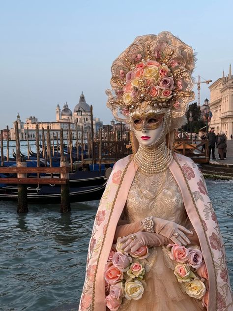 Venice Italy Masquerade, Venetian Carnival Aesthetic, Venetian Clothing, Venice Carnival Aesthetic, Venetian Outfit, Venice Mask Carnival, Venice Carnaval, Carnivale Venice, Masquerade Aesthetic