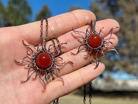 Sun Wire Earrings, Celestial Style Wire Wrapped Pendant Necklace, Wire Sun Pendant, Celestial Wire Wrapped Pendant Necklace, Wire Wrapped Sun Pendant Tutorial, Bohemian Bags, Handmade Jewelry Tutorials, Wire Jewelry Designs, Wire Weaving