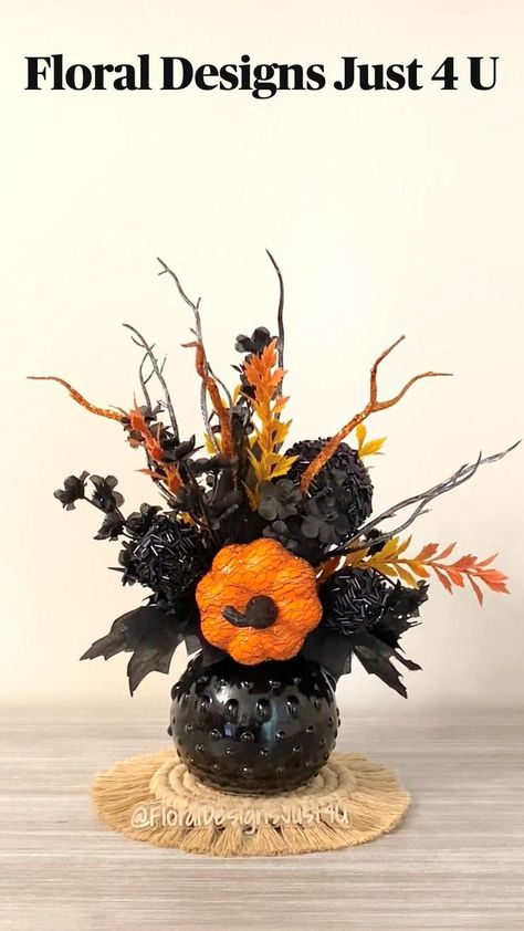 Metal Welding Projects, Halloween Flower Arrangements, Vase Filler Ideas, Haunted House Craft, Halloween Floral Arrangements, Halloween Vase, Halloween Centers, Holiday Floral Arrangements, Halloween Floral