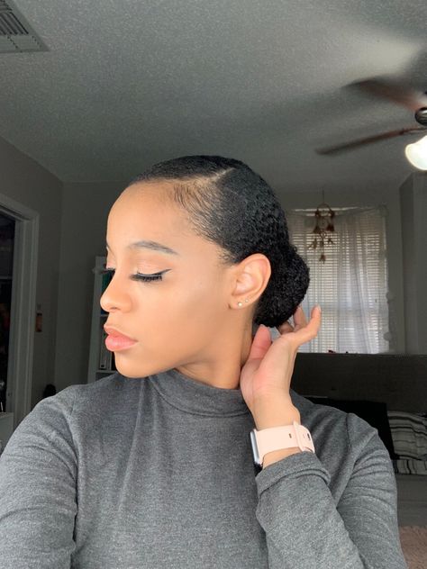 Official Hairstyles For Women, Sleek Back Hairstyles Black Women, Simple Hairstyles Curly, Graduation Cap Hairstyles Black Women, Sleek Low Bun Black Women, Curly Hair Graduation Cap, Low Bun Black Women, 4c Bun Hairstyles, Curly Hair Graduation