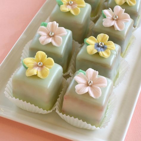 Poured Fondant, Brick Ovens, Miniature Cakes, Baking Recipe, Spring Blossom, Marzipan, Fondant, Almond, Blossom