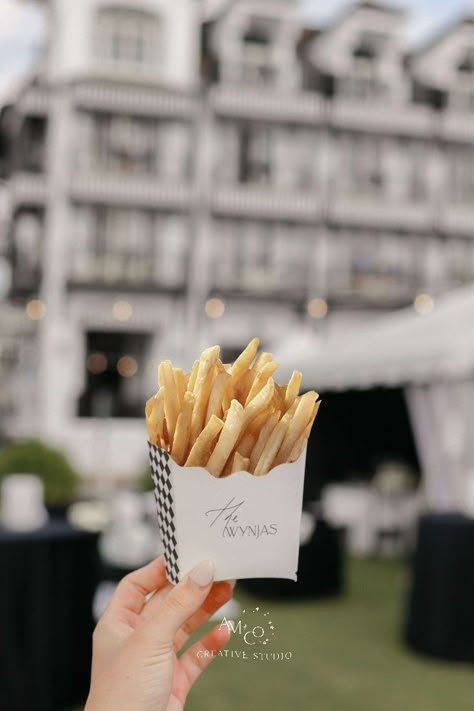 Fry Bar Wedding, Wedding Fries, Wedding Late Night Food, French Wedding Food, French Fries Wedding, Wedding French Fries, Late Night Food Wedding, French Fry Wedding Bar, French Fry Bar Wedding