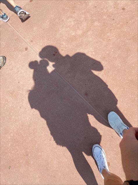 Disneyland Couples Pictures Aesthetic, Disney World Pictures Ideas Couple, Disney Couple Pics, Disney With Boyfriend, Disney World Couple Pictures, Couple Disney Pictures, Disney Couple Photos, Disney Couple Pictures, Disneyland Couples Pictures