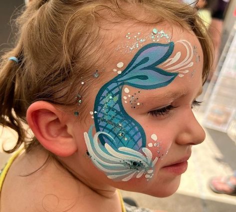 Facepainting Ideas Mermaid, Mermaid Face Painting Easy, Face Painting Mermaid Easy, Mermaid Facepainting Kids Easy, Easy Mermaid Face Paint, Mermaid Tail Face Paint, Under The Sea Face Paint, Mermaid Face Paint Kids Easy, Jellyfish Face Paint