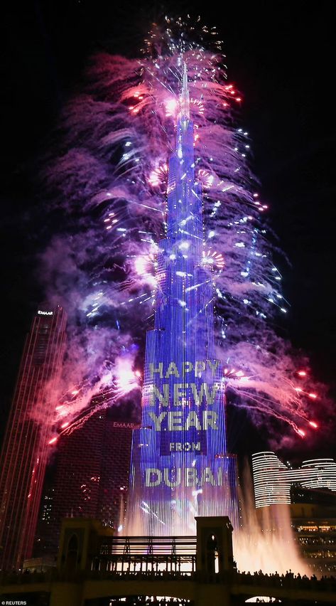 Dubai New Years Eve, Edinburgh Hogmanay, Dubai Nightlife, New Years Eve Events, Tallest Building In The World, Hello 2023, The Burj Khalifa, New Years Eve Fireworks, Welcome New Year