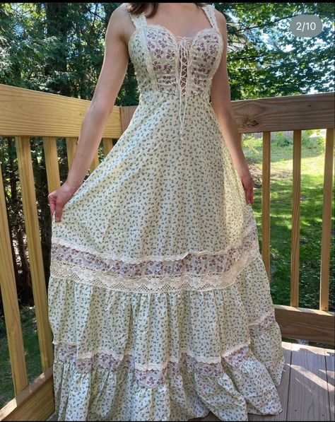 Sundress Aesthetic Vintage, Cabin Fashion, Garden Wear, Cottagecore Outfit Ideas, Conservative Dress, Vintage Gunne Sax Dress, Vintage Sundress, Shabby Chic Clothes, Sax Dress