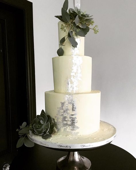 Marise Kaye on Instagram: “Buttercream with natural foliage and succulents supplied by  @beau sie highlights in silver leaf at @delameremanor .#freshflowersoncake…” Silver Leaf Cake, Leaf Cake, Diy Wedding Cake, Fresh Flower Cake, Silver Leaf, Plastic Bag, Pillar Candles, Diy Wedding, Wedding Cake