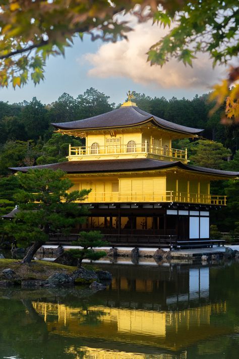 Kyoto Gion District, Japan Building Aesthetic, Tokyo Starbucks, Starbucks Project, Kyoto Aesthetic, Kyoto Temple, Japan Tourist, Japan Temple, Building Aesthetic