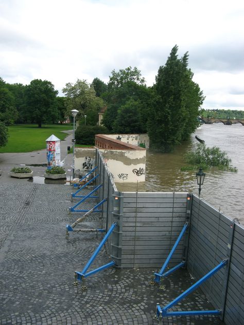 Prague Flood 4/6 | These pictures of the Prague flood are de… | Flickr Flood House, Flood Prevention, Flood Protection, Flood Wall, River Bank, Prague, Solar, Building, Design