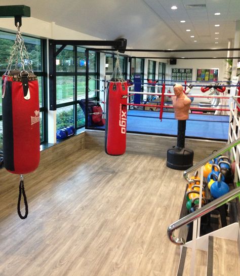 Small Boxing Gym Ideas, At Home Boxing Gym, Home Boxing Gym, Boxing Home Gym, Home Gym Boxing, Boxing Room, Boxing Studio, Boxing Gym Design, Boxing Practice