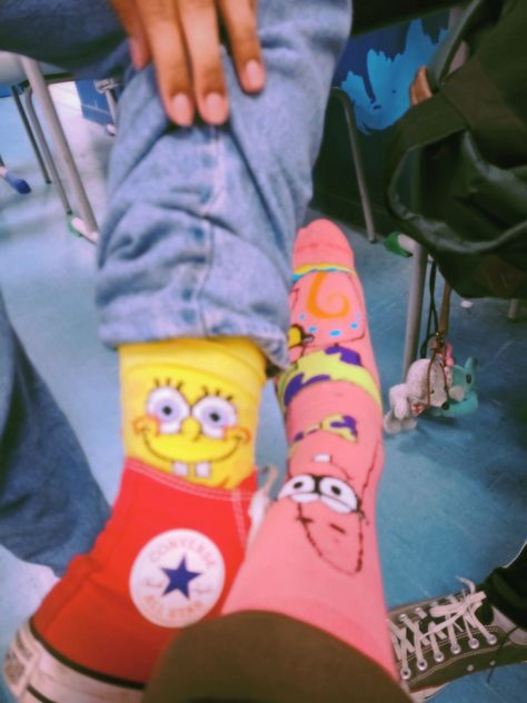 friends with matching socks Matching Socks Couples, Mismatched Socks, Socks Aesthetic, Matching Socks, Sock Outfits, Crazy Socks, Novelty Socks, Blue Lock, Really Funny Pictures