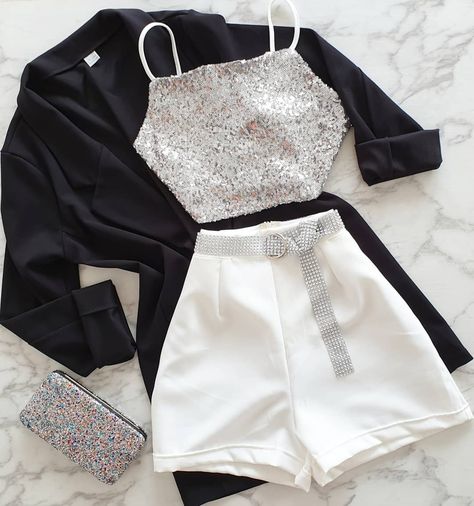 Outfit Con Short Blanco, Outfits Con Short Blanco, Short Sastrero, Outfit Cumpleaños, Outfit Fiesta, Night Out Outfit Clubwear, Outfit Elegantes, Fancy Fits, Outfit Short