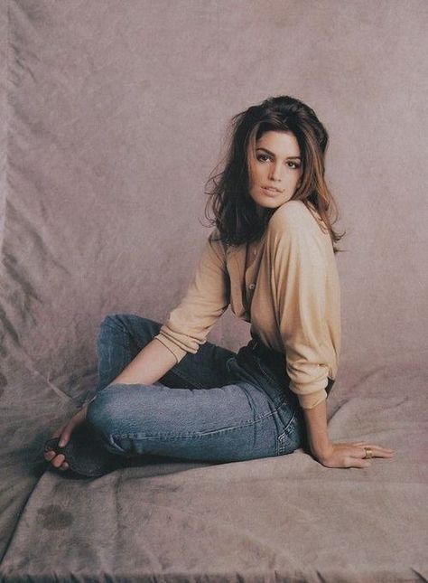 Cindy Crawford Style, Fashion Guys, Flamboyant Natural, 90s Supermodels, Elizabeth Hurley, 90s Models, Farrah Fawcett, Raquel Welch, Super Models