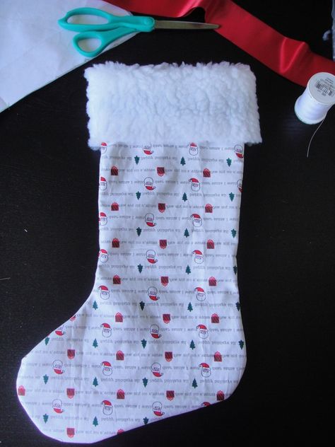 diy: how to make an easy Christmas stocking – rabit stew Christmas Stocking Post, Stocking Outline, Diy Christmas Stocking Pattern, Paper Stocking, Stocking Post, Easy Christmas Stockings, Christmas Stocking Pattern Free, Stocking Pattern Free, Christmas Stocking Tutorial