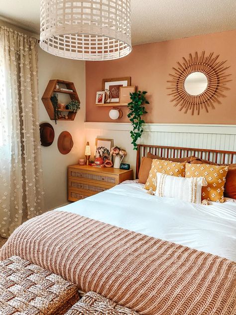 Peach Bedroom, Bedroom Wallpaper Ideas, Sage Green Bedroom, Decor Ideas Bedroom, Bedroom Orange, Bedroom Wallpaper, Redecorate Bedroom, Cozy Room Decor, Bedroom Decor Ideas