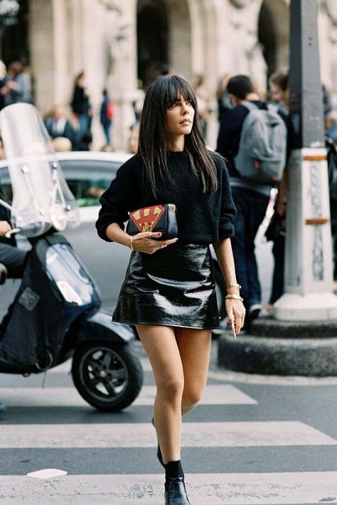 Evangelie Smyrniotaki of Style Heroine, after Stella McCartney, Paris, October 2015. Black textures (and cute nude fishnet tights!).  Recreate Evangelie's look (kind of): Sweater: Acne Studios Deborah Evangelie Smyrniotaki, Leather Mini Skirt Outfit, Vanessa Jackman, Miniskirt Outfits, Minimal Chic, Casual Chic Style, Hot Outfits, 2016 Fashion, Casual Street Style