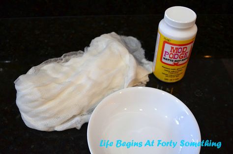 Diy Ghost With Cheesecloth, Modge Podge Halloween Crafts, Mod Podge Ghosts Craft, Diy Modge Podge Ghosts, Cheese Cloth Ghost Modge Podge, Cheesecloth Ghost Mod Podge, Modge Podge Ghost, Mod Podge Ghosts, Cheesecloth Ghost Diy With Glue