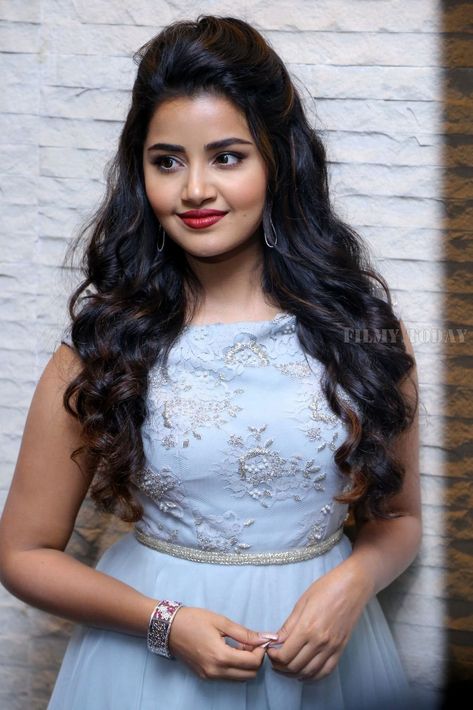 Picture 1539918 | Anupama Parameswaran at Vunnadi Okate Zindagi Movie Pre Release Function Photos Function Photos, South Indian Wedding Hairstyles, Reception Hairstyles, Hairstyles For Gowns, Indian Wedding Gowns, Traditional Hairstyle, 4k Photos, Indian Wedding Hairstyles, Bollywood Hairstyles