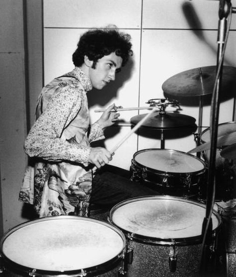 Mitch Mitchell, The Jimi Hendrix Experience, Electric Ladyland, Rock Musicians, Gretsch Drums, Jimi Hendrix Experience, Read And Write, Percussion Instruments, Rock Legends