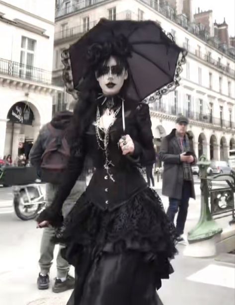 Goth X Metalhead, Traditional Goth Outfits, Goth Glam Outfits, Victorian Goth Aesthetic, Women's Gothic Fashion, Chubby Goth, Trad Goth Outfits, Goth Outfit Inspo, Types Of Goth