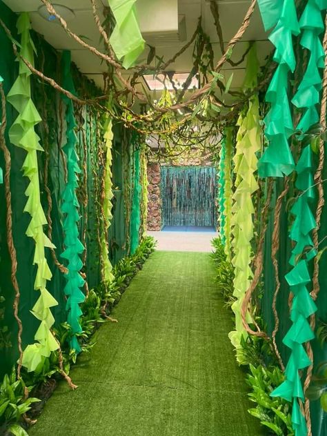 Shrek Homecoming Hallway, Jungle Pep Rally, Jungle Theme Library, Swamp Themed Party, Jungle Jam Vbs, Great Jungle Journey Vbs Decorations, Jungle Book Set Design, Jungle Library Theme, Diy Swamp Decorations