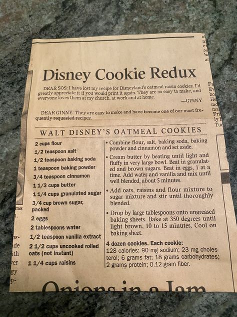 Disney Oatmeal Raisin Cookies, Disney Recipes, Disney Cookies, Cookie Recipes Homemade, Cooking Cookies, Cookie Brownie Bars, Oatmeal Cookie, Oatmeal Raisin Cookies, Raisin Cookies