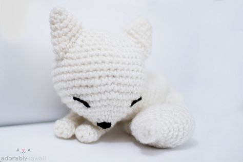 Adorable white fox amigurumi Amigurumi Fox Pattern, Fox Amigurumi, Diy Tricot, Hantverk Diy, Amigurumi Fox, Confection Au Crochet, Crochet Diy, Crochet Dolls, Amigurumi Doll