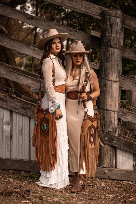 California Ootd, Wild West Outfits, Traje Cowgirl, Mode Country, Byron Beach, Wild Outfits, Cowgirl Style Outfits, Romantic Fashion, Cowgirl Dresses