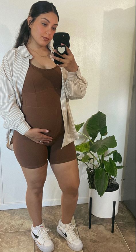 Maternity outfit, romper outfit, pregnancy romper, comfy outfit Comfy Maternity Outfits, Maternity Ootd, Pregnancy Outfits Casual, Stylish Maternity Wear, Casual Summer Rompers, Summer Pregnancy Outfits, Maternity Romper, Casual Maternity Outfits, Summer Maternity Fashion