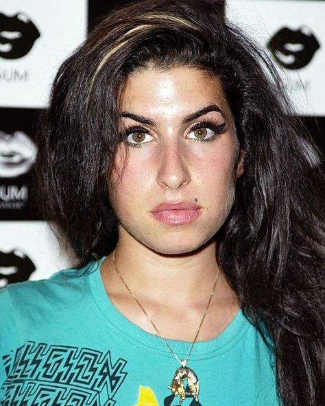 Amy Winehouse on Instagram: “Amy Winehouse at the Saatchi & Saatchi Gum Factory Launch Party — 2005. 🦁 The lioness pendant pictured was given to her by her grandmother…” Amy W, Amazing Amy, Rhythm And Blues, Amy Winehouse, World Music, Female Singers, Beautiful Soul, Her Music, Beautiful People