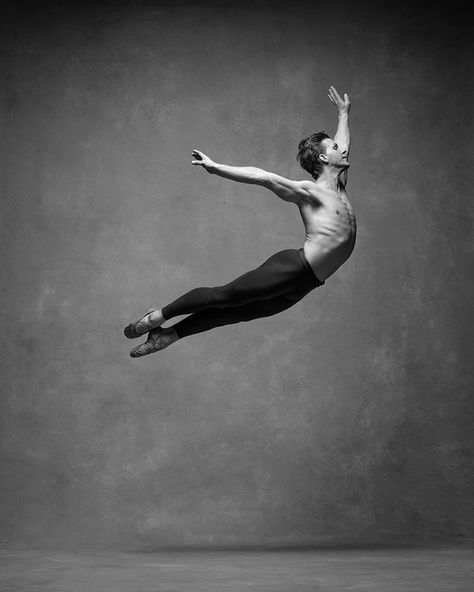 15+ Breathtaking Photos Of Dancers In Motion Reveal The Extraordinary Grace Of Their Bodies Male Ballet, Dancer Photography, Ballet Boys, Dance Project, Dance Photography Poses, Alvin Ailey, Male Ballet Dancers, Bolshoi Ballet, Boris Vallejo