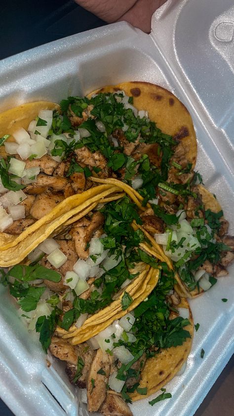 #tacos #meal Britta Tacos, Street Tacos Aesthetic, Mexican Tacos Aesthetic, Tacos Aesthetic, Food Tacos, Street Taco, Tacos Mexicanos, Carne Asada Tacos, Mexican Tacos