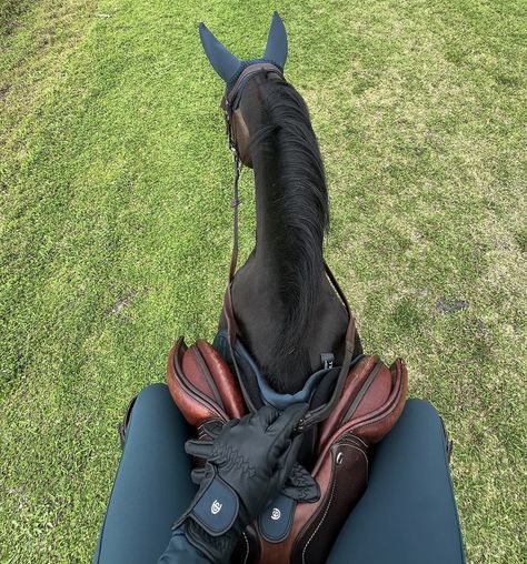 Horse Riding Outfits, Horse Outfits, Horse Riding Aesthetic, Horsey Life, Horse Riding Outfit, Riding Outfits, Equestrian Aesthetic, Equestrian Girls, Farm Lifestyle