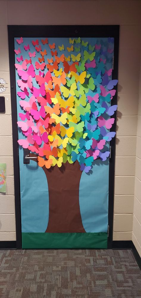 Class Decoration Ideas Highschool, Butterfly Classroom Theme, Classroom Door Decoration Ideas, Spring Classroom Door, Butterflies Classroom, Classroom Door Decorating, Teacher Door Decorations, Butterfly Door, Classroom Door Decor