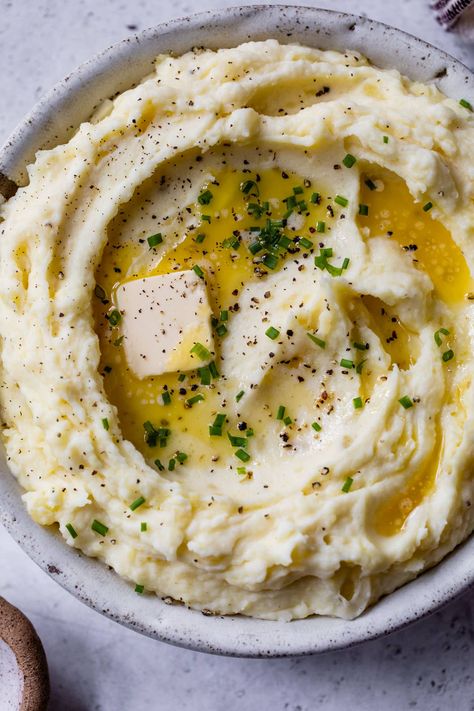 Best Mashed Potatoes Recipe – WellPlated.com Pressure Cooker Mashed Potatoes, Best Garlic Mashed Potatoes, Crockpot Mashed Potatoes, Toast Pizza, Cream Of Broccoli, Homemade Mashed Potatoes, Cauliflower Mashed Potatoes, Cream Of Broccoli Soup, Best Mashed Potatoes