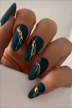 Nails, Nails Ideas, Nails Art, Nail Art Nail designs #Nails #NailsArt #NailsIdeas #Nail designs Draco Malfoy Nails, Loki Inspired Nails, Slytherin Nail Art, Slytherin Nails, Art Nail Designs, Hogwarts Outfits, Art Nail Art, Ideas Nails, Fall Nails