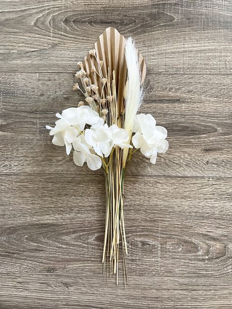 Palm Leaves And Pampas, Diy Paper Fan, Boho Palm Leaves, Fan Palm Leaves, Palm Fan, Palm Leaf Decor, Leaves Decor, Paper Fan, Fan Palm