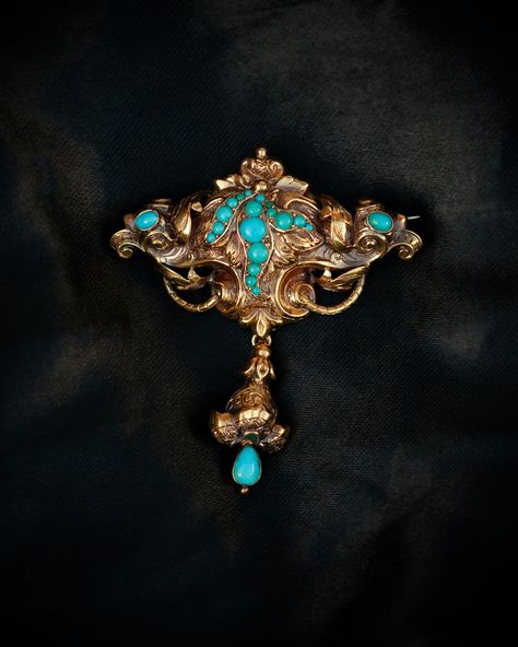 Here is a wonderful early Victorian 15k gold and turquoise brooch ✨ The back works as a locket and currently holds hair that perhaps belonged to a loved one 🧐 Super cool brooch! Available - DM for more info ✉️ —————————— #antique #antiquejewelryaddiction #jewellery #jewelry #antiquejewelry #antiquejewellery #Victorian #victorianjewelry #victorianjewellery #turquoise #turquoisejewelry #turquoisejewellery #gold #brooch #antiquebrooch #locket #locketbrooch Luxury Ornate Turquoise Jewelry, Victorian Turquoise Gemstone Jewelry, Gold Victorian Ceremonial Brooches, Luxury Turquoise Brooch Jewelry, Victorian Turquoise Hallmarked Jewelry, Antique Brooches, Victorian Jewelry, Antique Jewellery, Turquoise Jewelry